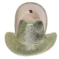 Détail de chapeaux de cowboy dorés montrant l'étiquette en polyester et coton - Champagne
