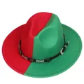 Détail du chapeau en feutre bicolore avec étoiles argentées sur bande en cuir - M (56-58cm) / Style Décor Étoile en Métal / Rouge & Vert