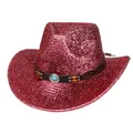 Détail du chapeau de cowboy rouge scintillant avec pierre turquoise et perles - Style Régulier / Rouge pastèque