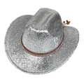 Gros plan d'un chapeau de cowboy à paillettes argentées avec bande en cuir et cordon - Toit Plat Argent