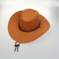 Dettaglio del cappello da cowboy in finta pelle scamosciata con fascia intrecciata - M(56-58cm) / Giallo mucca