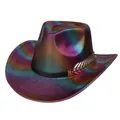 Dettaglio macro del cappello da cowboy olografico con fascia nera e ornamento a foglia d'oro - Viola Scuro - Maglietta A Forma Di Cuore / M (56-58cm)
