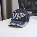 Λεπτομέρεια τζιν καπέλου με γράμματα VIP από πέρλες και στρασάκια στο γείσο - Σκούρο μπλε VIP (004-A)