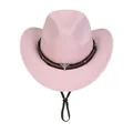 Détail d'un chapeau de cow-boy en laine rose avec tête de buffle en métal et cordon noir - M (56-58cm) / Rose