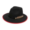 Cappello fedora classico in lana nera con tesa rossa e dettaglio piuma dorata - M (56-58cm) / Stile Foglia di Metallo (2HAT085) / Nero