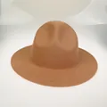 Classic wide-brimmed felt Fedora hat in camel brown with vintage flat brim design - 56-58cm / Camel