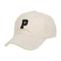 Primer plano de gorra beige con bordado negro de la letra P y ojales de ventilación - 3D Embroidered Letter P Style / Beige