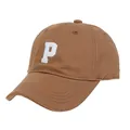 Detalle de la letra P blanca bordada en 3D en una gorra de béisbol de sarga de algodón marrón - 3D Embroidered Letter P Style / Caramelo