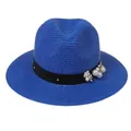 Détail du chapeau Panama bleu roi avec perles et fleurs sur ruban noir élégant - 56-58cm / Décoration Double Rangée Perles Chaîne Or / Bleu royal
