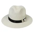 Détail d'un chapeau Panama crème avec ruban noir, perles et accents floraux élégants - 56-58cm / Décoration de Ruban Perles et Fleurs / Crème