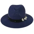 Détail d'un chapeau Panama bleu marine avec ruban orné de perles et de petites fleurs - 56-58cm / Décoration de fleur en perle artificielle et ruban / Bleu marine