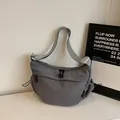 Bolso bandolera gris de pana tipo dumpling con correa ajustable y cremallera - Gris