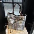 Tragetasche aus blau-braunem Tweed-Stoff mit Ledergriffen und Reißverschluss-Details - Blau Kariert / Einheitsgröße