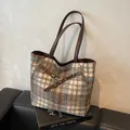 Modische blau-braun gestreifte Woll-Tote-Bag mit dunkelbraunen Kunstledergriffen - Grünes Karo / Einheitsgröße
