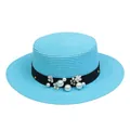 Cappello di paglia a cima piatta azzurro con eleganti perle e fiori bianchi - Stile Fiore di Perla (304C) / Blu Lago