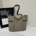 Bolso tote de lona verde oliva con ribete negro y bolsillos laterales para el gimnasio - Talla única / Verde