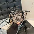 Elegante borsa a mano con stampa serpente beige e nera e tracolla regolabile - Cachi
