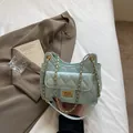 Borsa a tracolla trapuntata blu menta con chiusura a scatto e catena elegante - Taglia unica / Blu