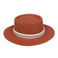 Flacher karamellfarbener Strohhut für Damen mit Perlen und Goldkettchen-Besatz - Einheitsgröße(56-58cm) / Perlen-Goldkettchen-Band (311D-Karamell)