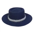 Dunkelblauer Strohhut für Damen mit weißer Spitze und Perlenbesatz im Boater-Stil - Einheitsgröße(56-58cm) / Perlen-Spitzenband (314J-Marineblau)