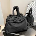 Borsa tote trapuntata nera con coulisse e manici imbottiti, stile casual per l'inverno - Taglia unica / Nero