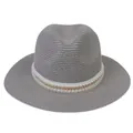 Chapeau Panama gris pour femme avec élégante bande décorative en perles et chaîne dorée - 56-58cm / Décoration à double rangée de perles artificielles et chaîne dorée / Gris