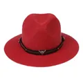 Chapeau Panama rouge en paille avec bande en cuir marron et ornement tête de taureau - 56-58cm / Bande de Cuir à Rivets Tête de Taureau / Rouge