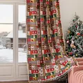 Detail van rode kerstgordijnen met feestelijke patchworkpatronen en witte pompon-kwastjes - Kerstman Patchwork (Kwastje Roede) / 150cm Breedte x 45cm Hoogte
