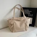 Bolso tote grande de pana beige con múltiples bolsillos y compartimentos laterales - Talla única / Blanco Roto