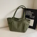 Bolso tote de pana verde hierba con bolsillos frontales dobles y correas de hombro - Talla única / Verde