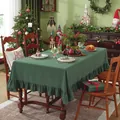 Detail van het donkergroene tafelkleed met ruches in een gezellige kerstsfeer setting - 90*90cm / Donkergroene Roffel