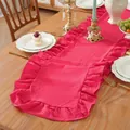 Detail van de roze tafelloper met ruches van gewassen katoen voor Franse vintage decor - Rood