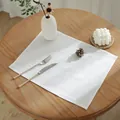 Set de table rectangulaire blanc en coton et lin avec texture naturelle pour décoration - 30x45cm / Bord roulé plissé / Blanc