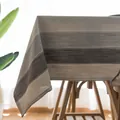 Detalle del mantel impermeable de rayas nórdicas con degradado gris y textura fina - Rayado Gris Blanco Dobladillado / 90x90cm