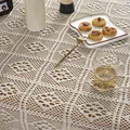 Handgemaakte gehaakte beige tafelkleed met geometrisch opengewerkt bloemenpatroon in stijl - 140*250cm / Vierkant Raster Opengewerkt (Met Kantafwerking)
