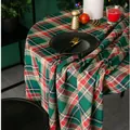 Klassische rot-grüne Weihnachts-Tischdecke auf Rundtisch mit festlicher Dekoration - Rund 90cm / Weihnachtsgrün Karo