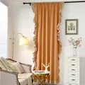 Detail von orangefarbenem Baumwoll-Leinen-Vorhang mit beigen Rüschenkanten für Wohnzimmer - Stangentasche / 150cmx220cm / Ingwergelb mit beigen Rüschen