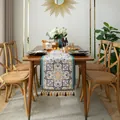 Détail d'un chemin de table jacquard nordique avec franges et motif mandala ethnique - 35x140cm / Fleur de Croix Ethnique
