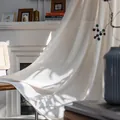 Rideaux minimalistes crème à texture gaufrée dans un salon chaleureux avec cheminée - 132cmx260cm / À crochet