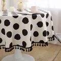 Mantel redondo grueso de algodón y lino con lunares negros y flecos decorativos laterales - 120cm / Lunares (Puntos/Borla Negra)