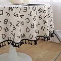 Mantel redondo de algodón y lino con estampado de letras nórdicas y borde de borlas negras - 120cm / Alfabeto (Letras Negras/Borla Negra)