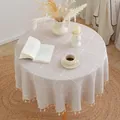 Mantel redondo beige minimalista con patrón de rejilla blanca y elegantes borlas - Diámetro 140 / Cuadrícula de Café Bordada