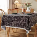 Nahaufnahme der Vintage-Blumen-Tischdecke mit weißer Spitzenkante auf dem Esstisch - Kaffee Floral Mit Spitzenkante / 60cmx60cm
