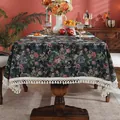 Vintage tafelkleed met donkere bloemenprint en een elegante witte kwastjes rand - 60*60cm / Groen Rozen Patroon met Gekruiste Kwastjes