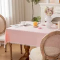 Mantel rosa de algodón con flecos de pompones blancos para decoración de mesa de bodas - Rosa con Volantes y Flecos de Pompones Blancos / 140x100CM