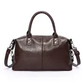 Borsa a mano Boston marrone scuro in pelle PU lucida con rivetti argentati e tracolla - Marrone Scuro
