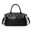 Borsa a mano classica Boston in pelle cerata nera con rivetti retrò e tracolla rimovibile - Nero