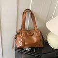 Bolso Boston grande marrón caramelo en piel sintética con doble asa y cremallera - Marrón