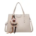 Borsa a tracolla beige texture litchi con tracolla regolabile e ciondolo a orsetto - Borsa Singola / Bianco Sporco