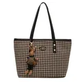 Bolso tote clásico de pata de gallo con asas negras y un lindo colgante de conejo tejido - Tote Bag / Pata de Gallo Negro
